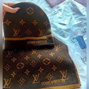 LV not original , scarf and hat never worn